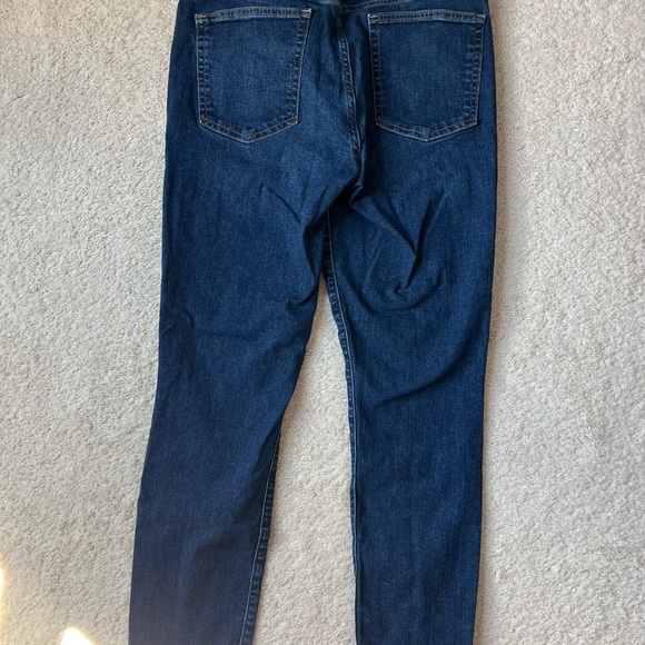 Like new high rise skinny Gap jeans - Picture 4 of 4